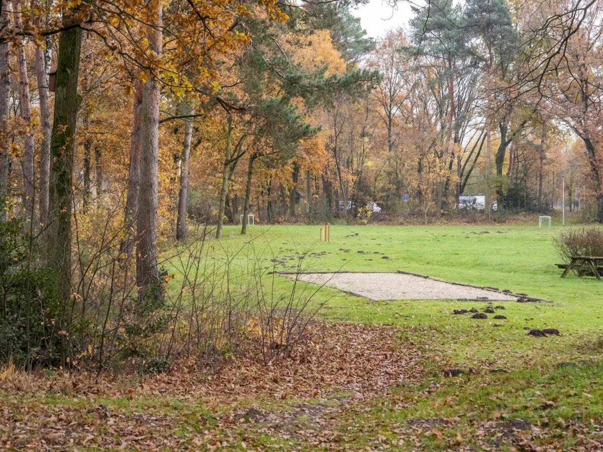 Modern Holiday Home In Stramproy In The Forest エクステリア 写真