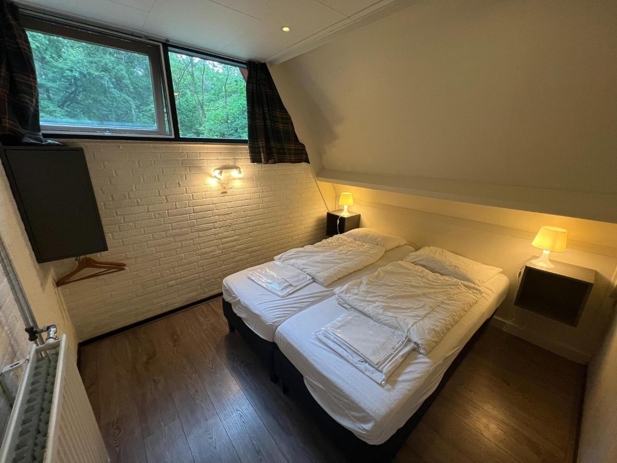 Modern Holiday Home In Stramproy In The Forest エクステリア 写真