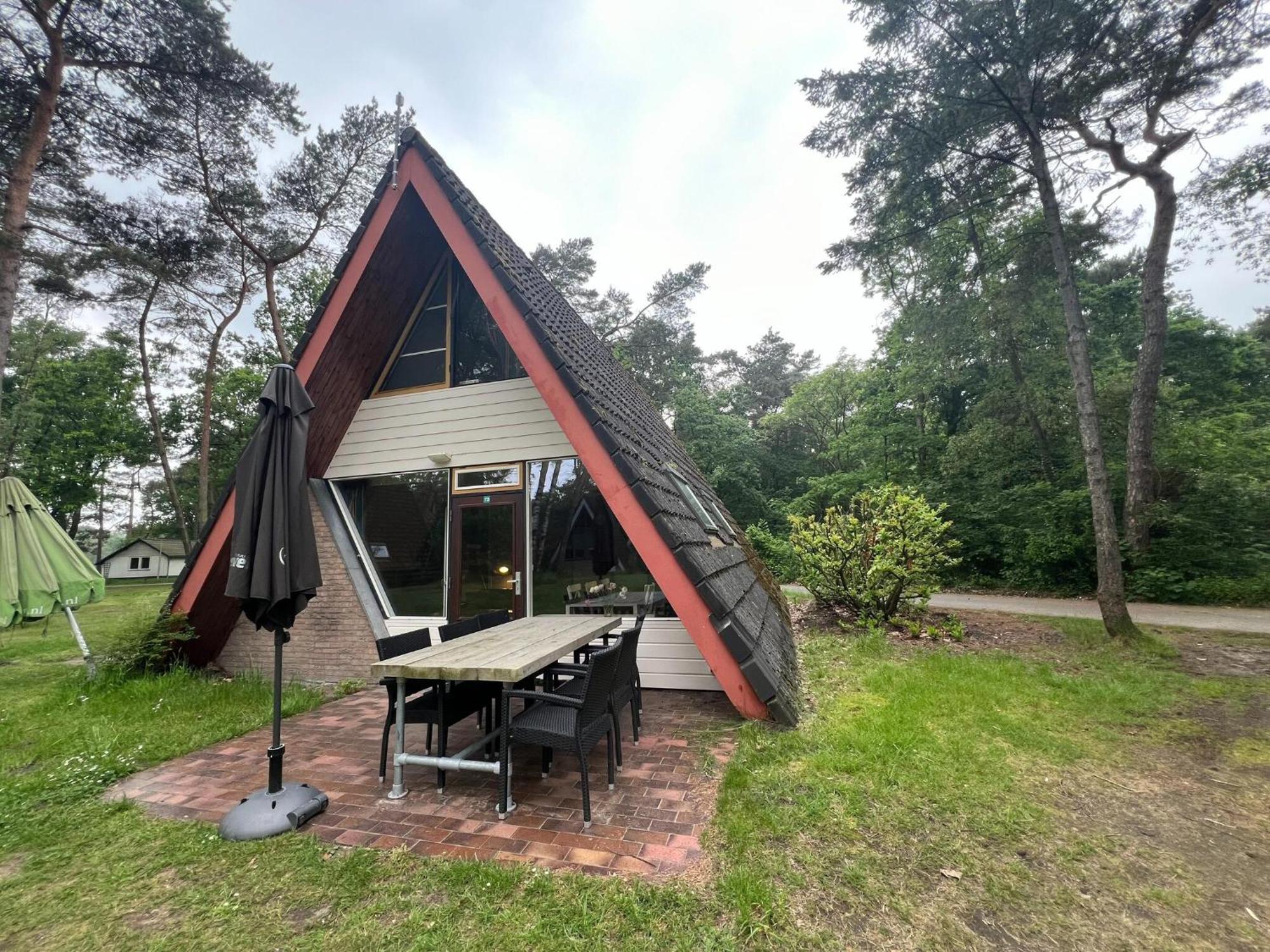 Modern Holiday Home In Stramproy In The Forest エクステリア 写真